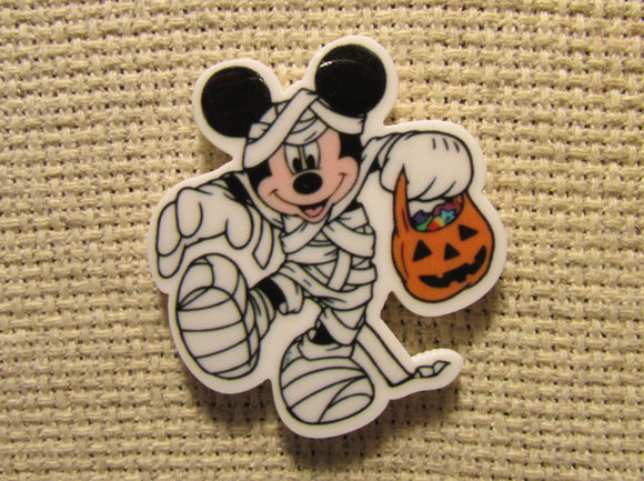 First view of the Mickey Dressed as a Mummy Needle Minder