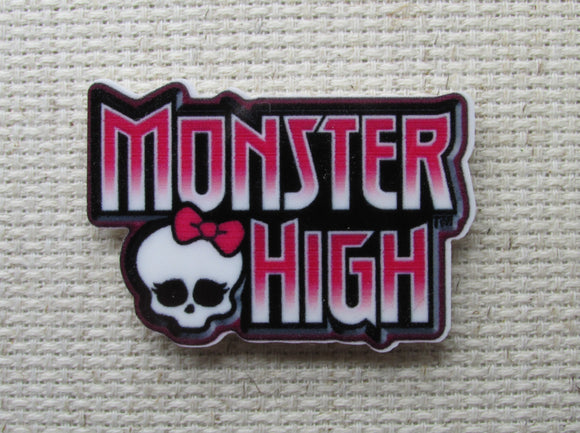 First view of the Monster High Skull Needle Minder, Cover Minder, Magnets 