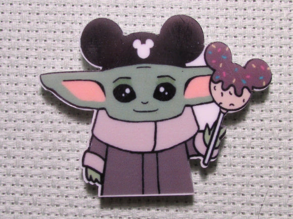 First view of the Alien Child as a Tourist at Disney Needle Minder