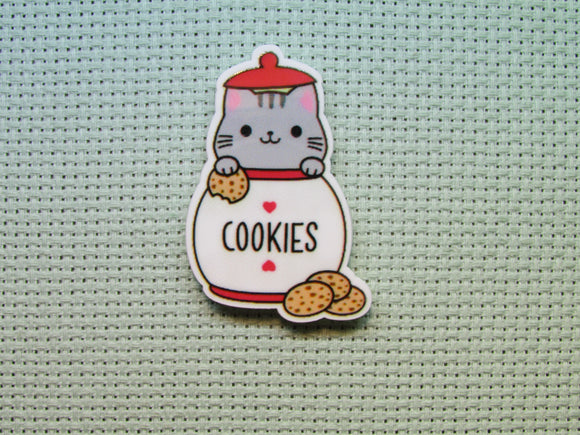 First view of the Kitty in a Cookie Jar Needle Minder
